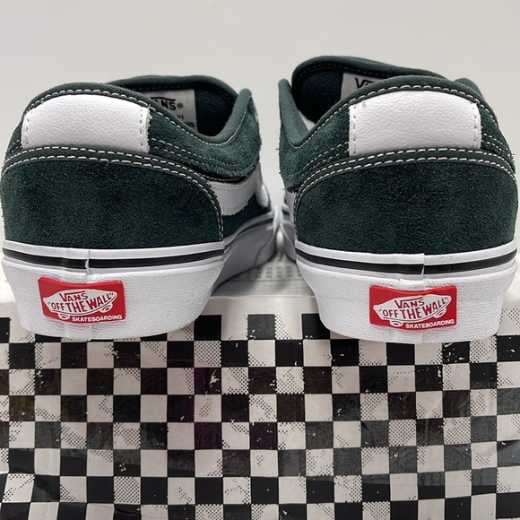 Vans Men’s Kyle Walker
Navy/Stv Navy
VN0A5JIENGJ
Sneakers - Picture 13 of 16